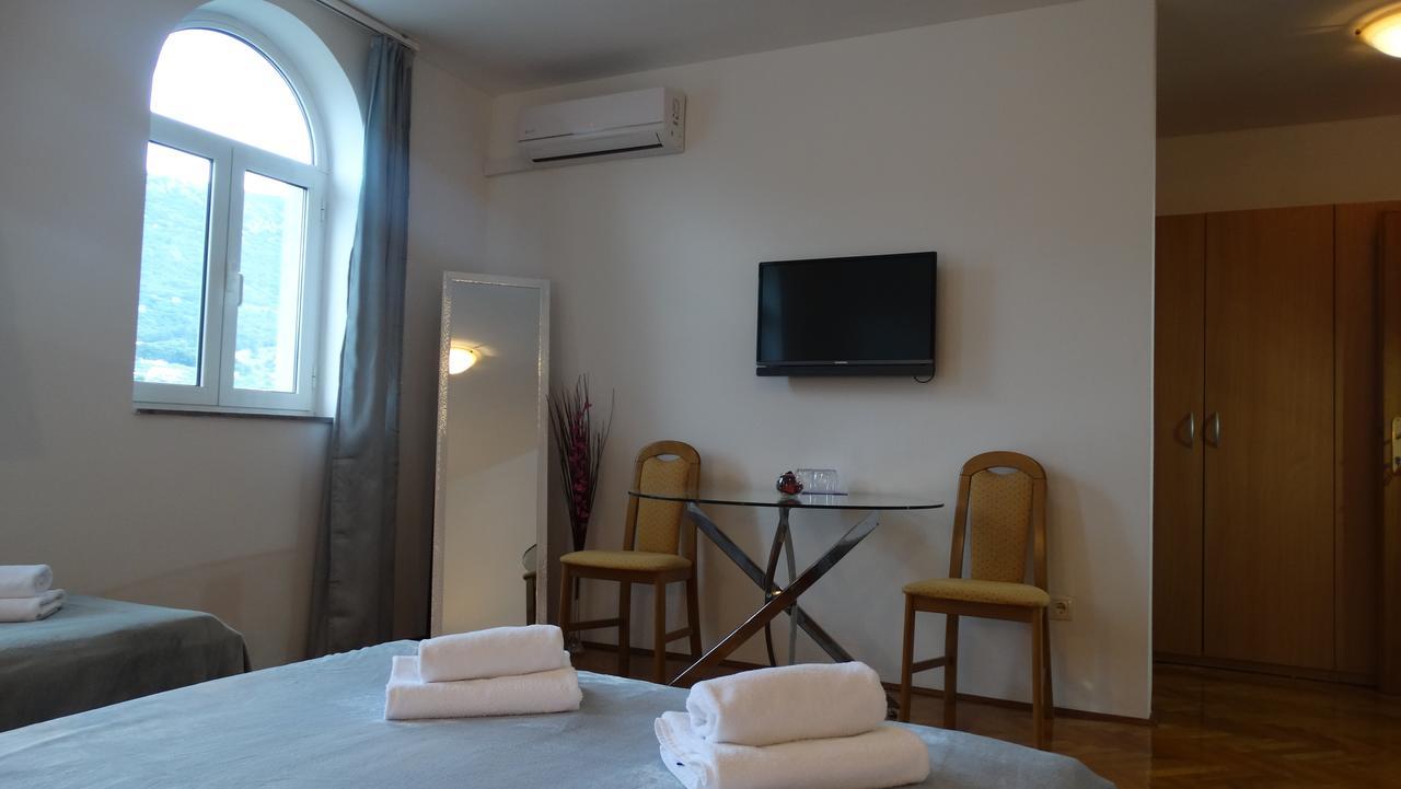 Vierbettzimmer mit Bad