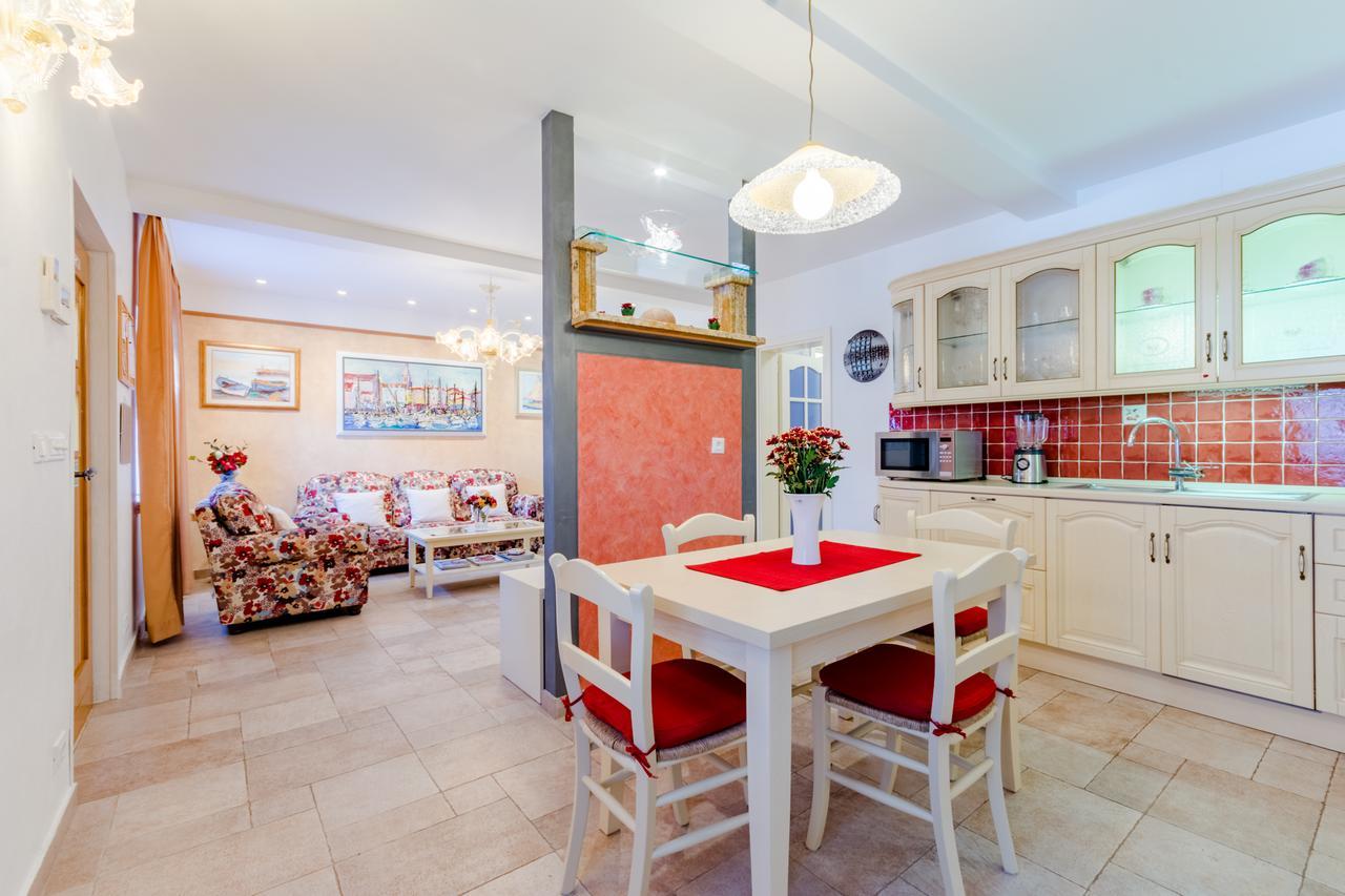 Luxury One-Bedroom Apartment with Terrace