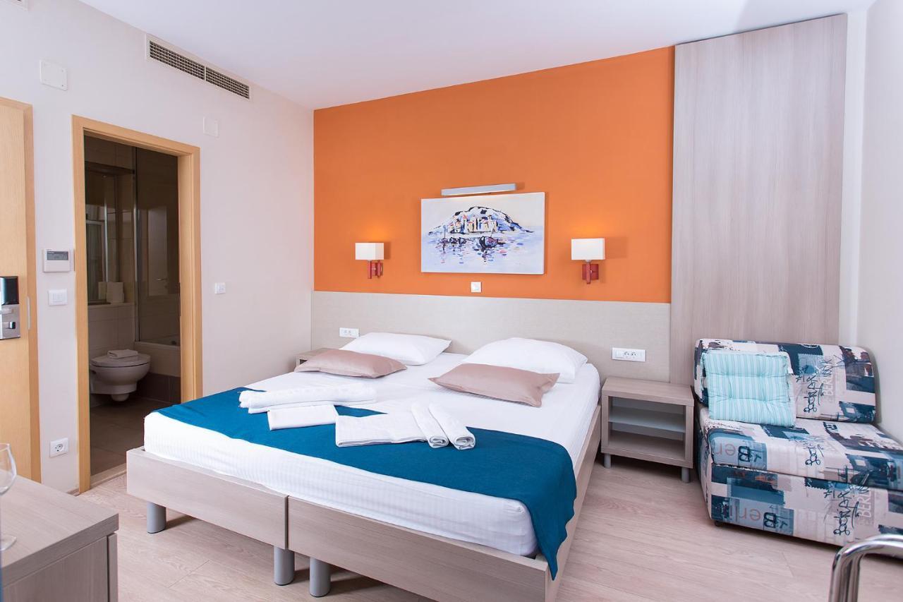 Standard Doppelzimmer mit seitlichem Meerblick