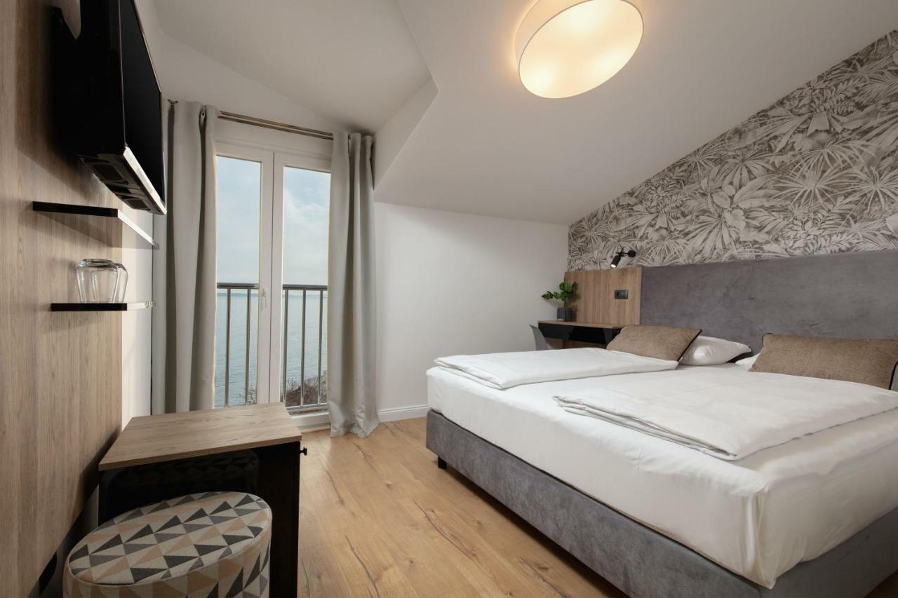 Zimmer mit Queensize-Bett und Meerblick
