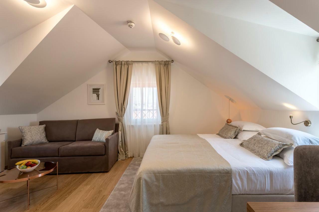 Cosy Loft Double or Twin Room With City View