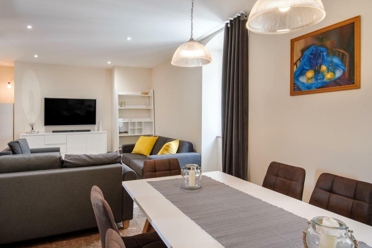 Luxury Three-Bedroom Apartment