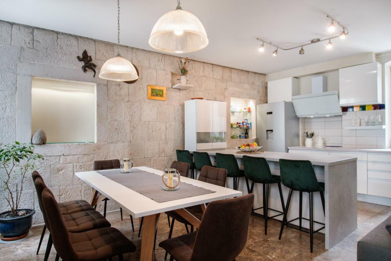 Luxury Three-Bedroom Apartment