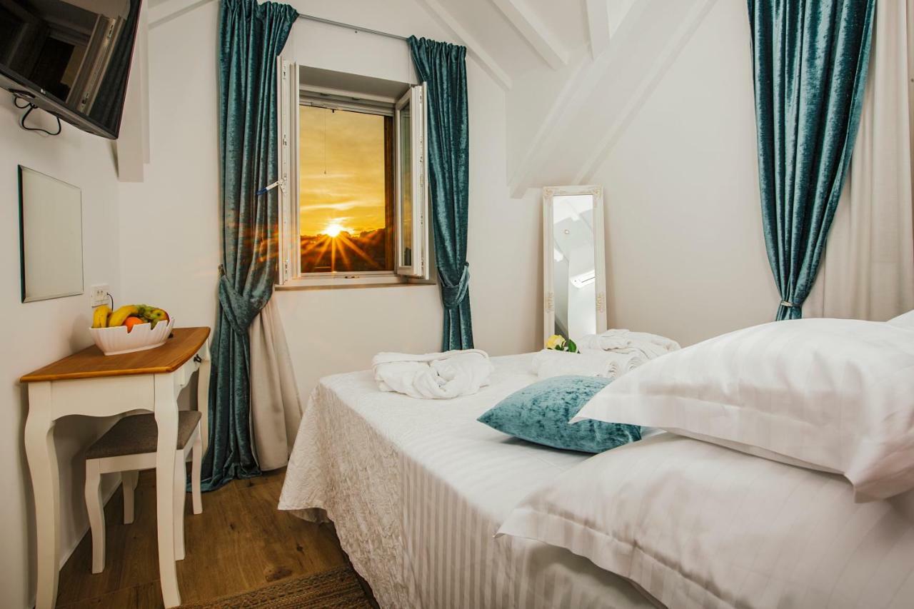 Quarto Superior com Cama de Casal ou 2 de Solteiro e Vista da Cidade