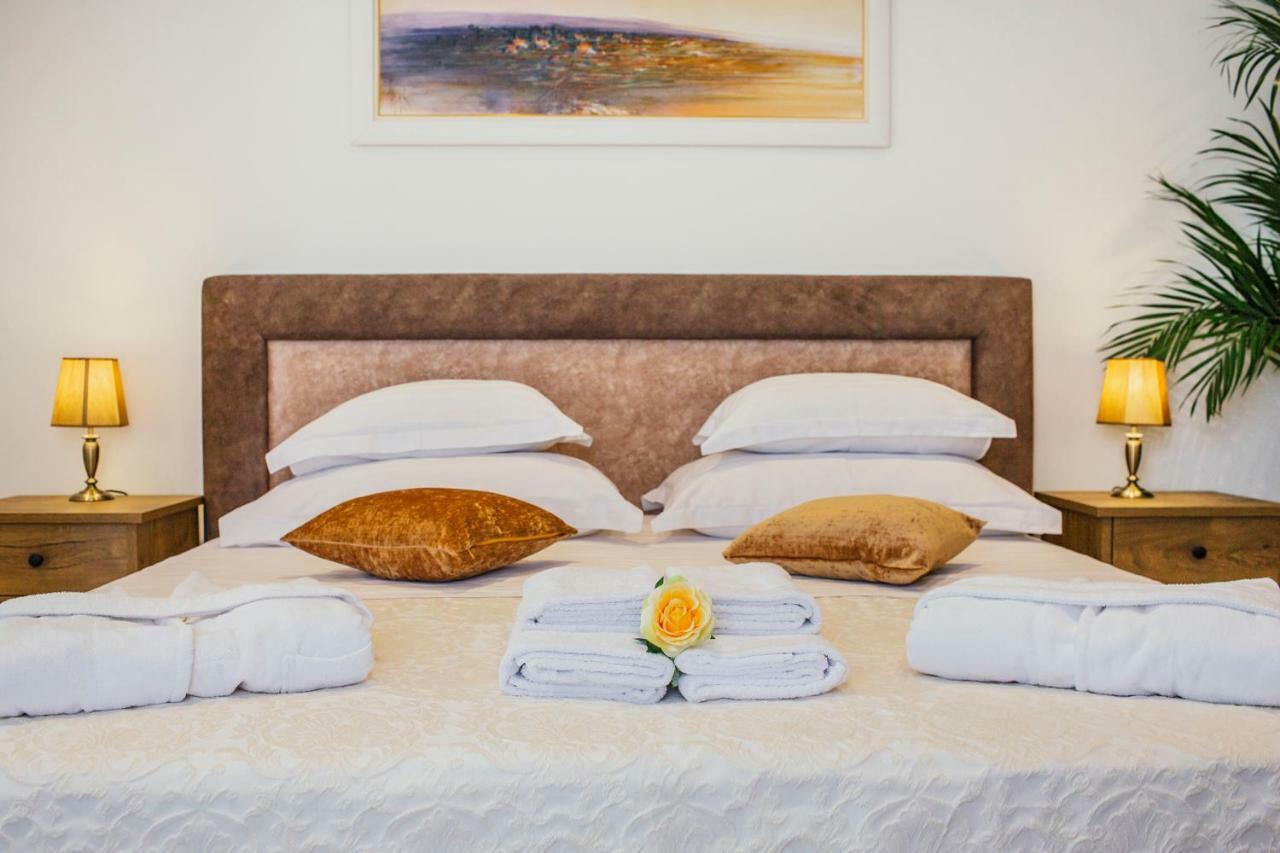 Quarto Deluxe com Cama de Casal ou 2 de Solteiro e Varanda