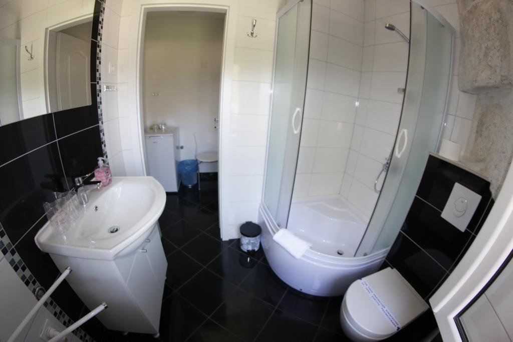 Double Room Private Bathroom