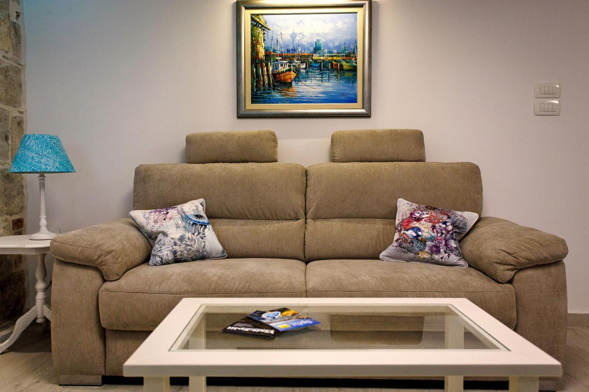 Habitación de lujo con cama extragrande y terraza