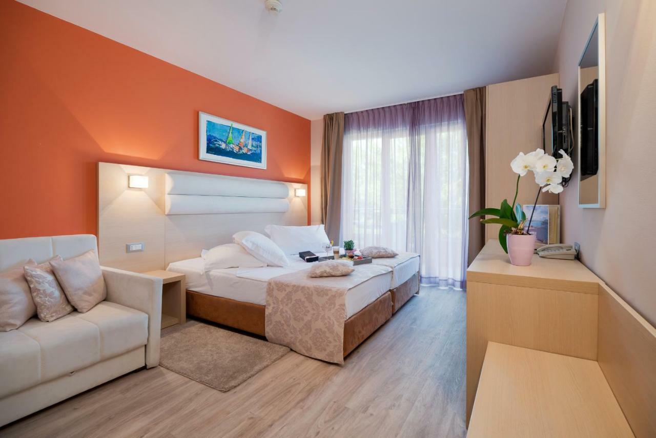 Double or Twin Room Balcony Sea View