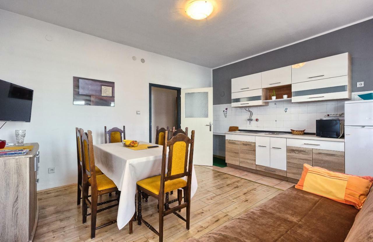 Two-Bedroom Apartment with Terrace,857815949:JPEG