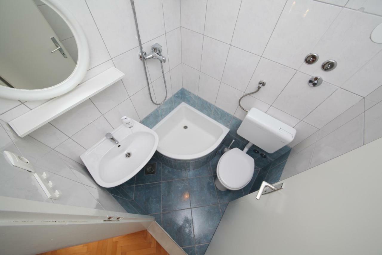 Studio Apartment,858795752:JPEG