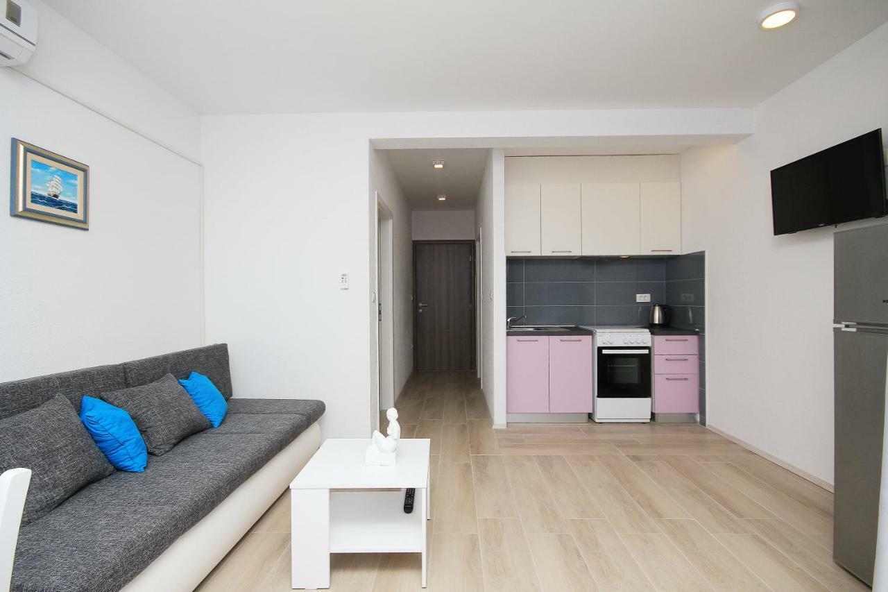 One-Bedroom Apartment,859972538:JPEG