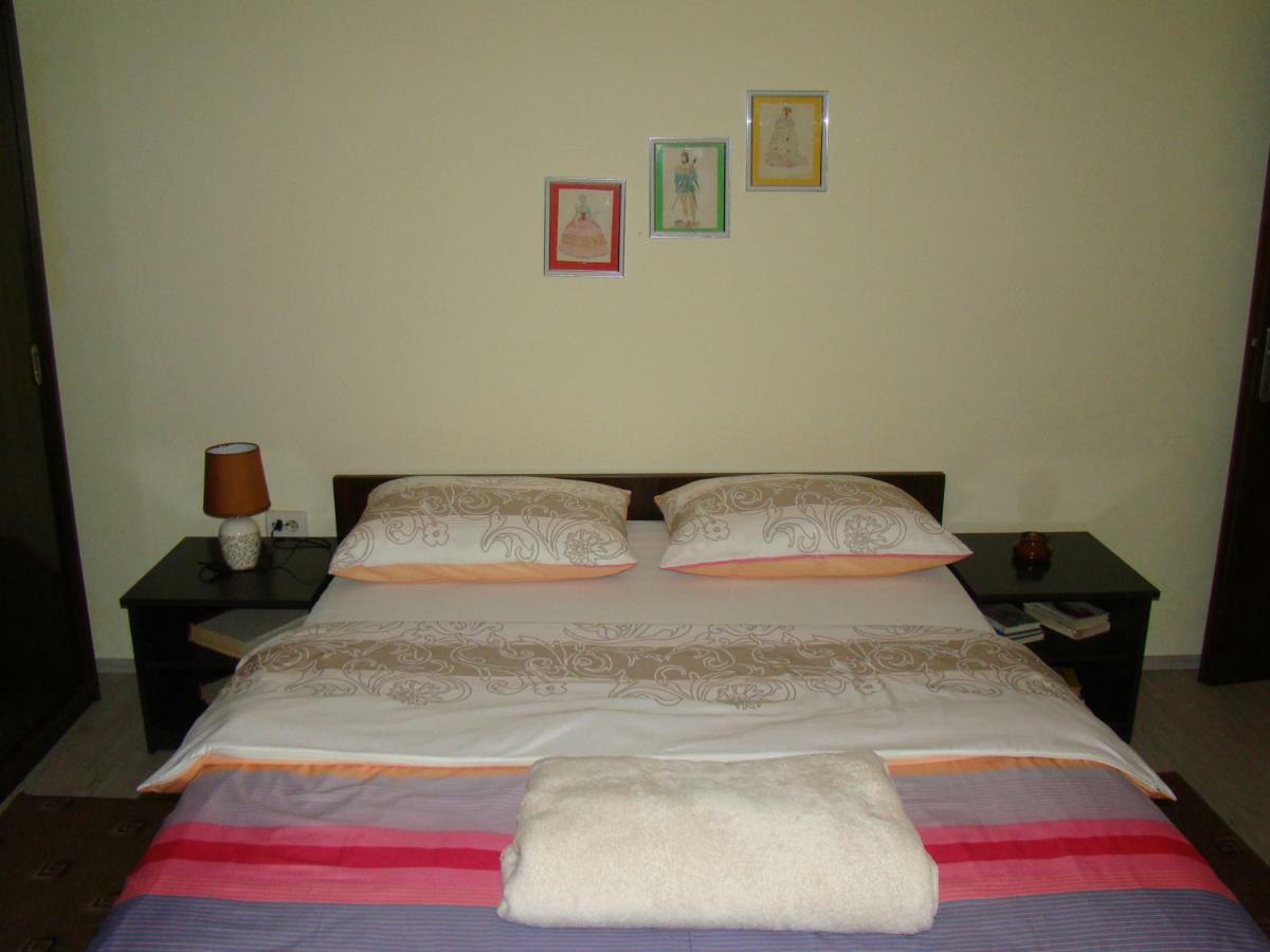 One-Bedroom Apartment,860431877:JPEG