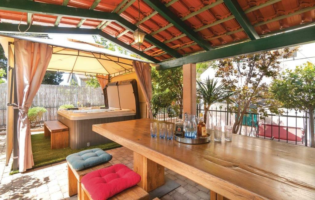 Apartment,863560970:JPEG