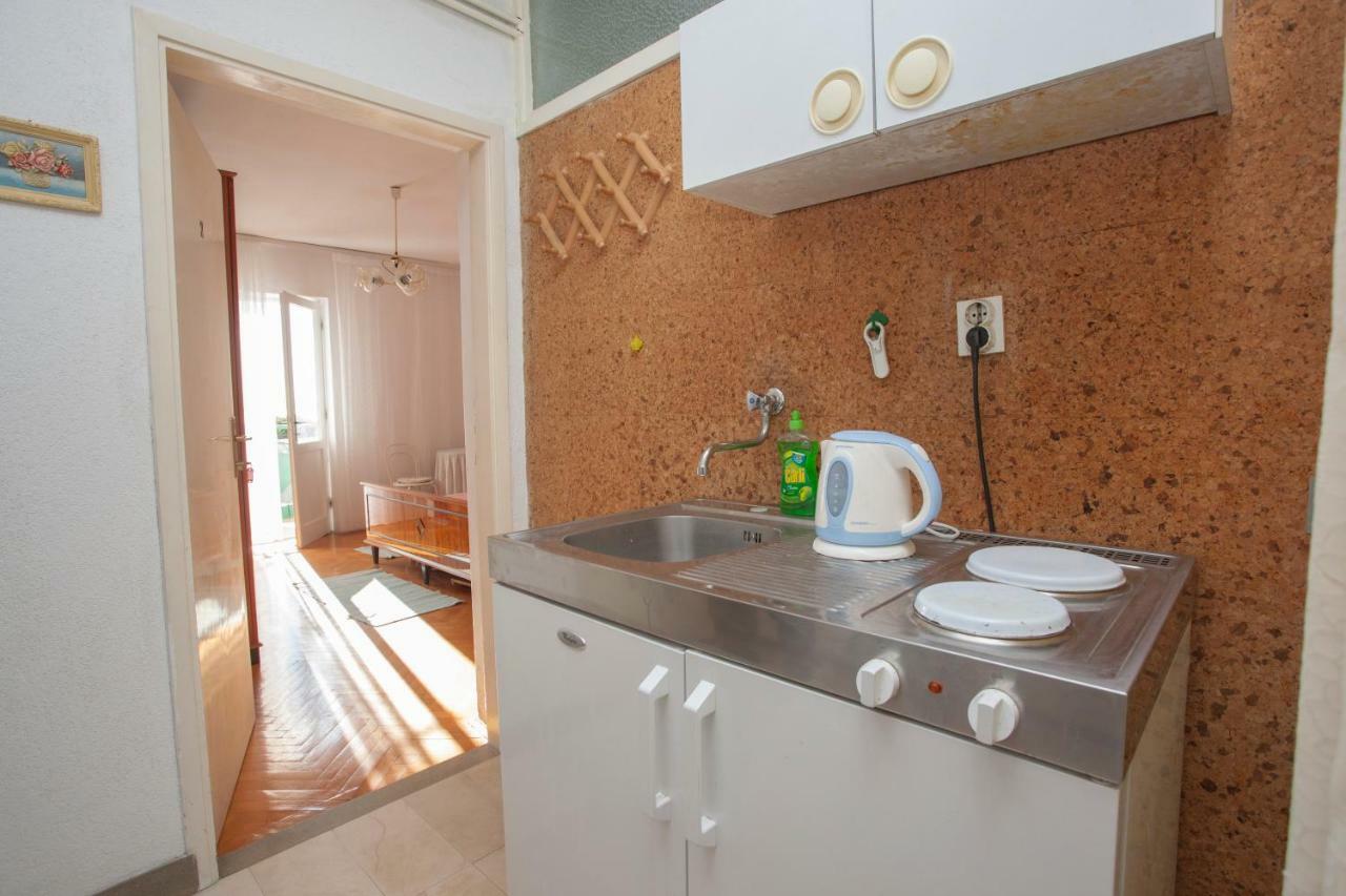 Standard Triple Room Shower Shared Kitchen