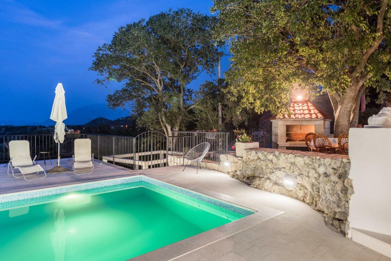 Villa with Private Pool,864787349:JPEG