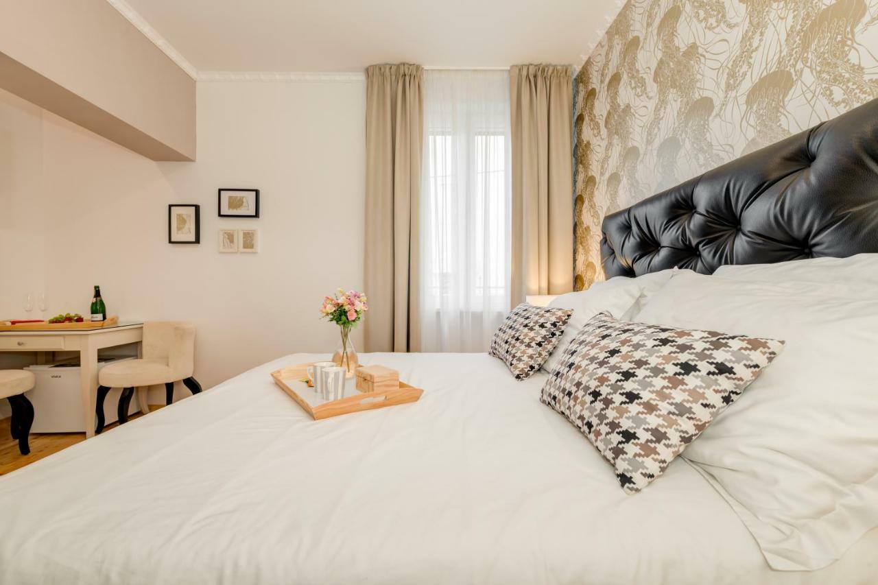 Deluxe Double Room,872732819:JPEG