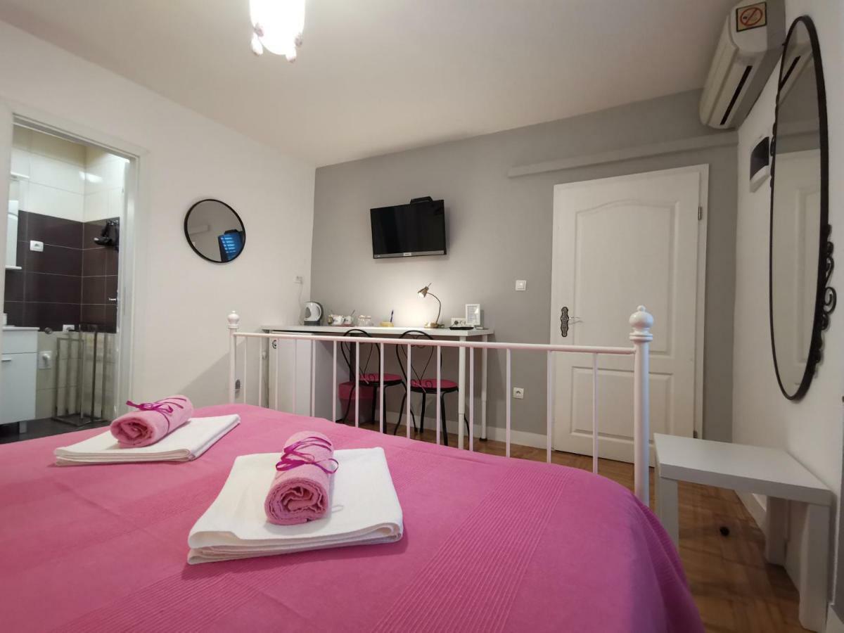 Double Room Private Bathroom