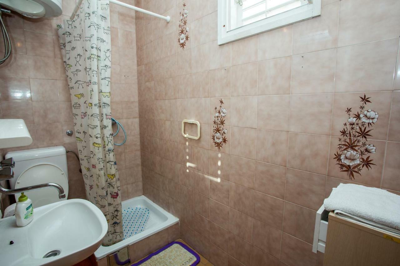 Standard Triple Room Shower Shared Kitchen