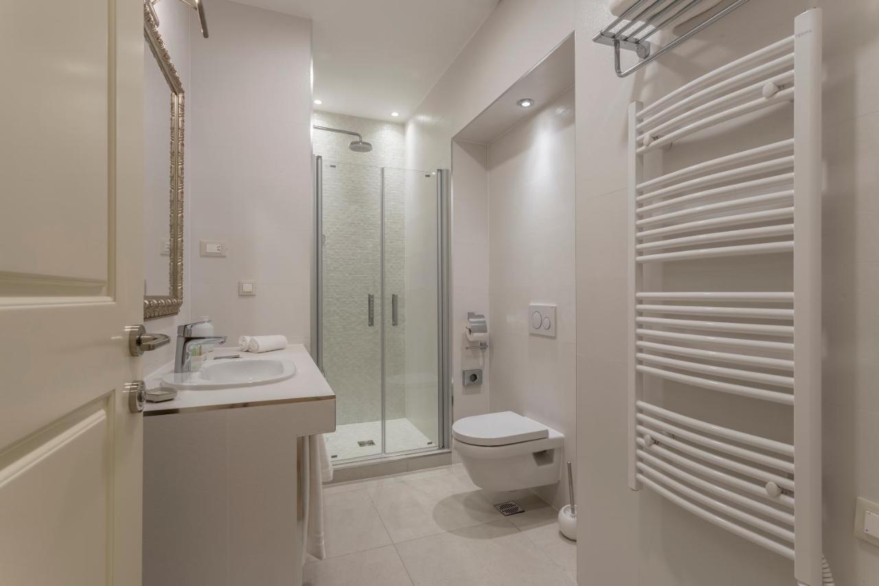 Deluxe Double Room with Balcony,922374013:JPEG