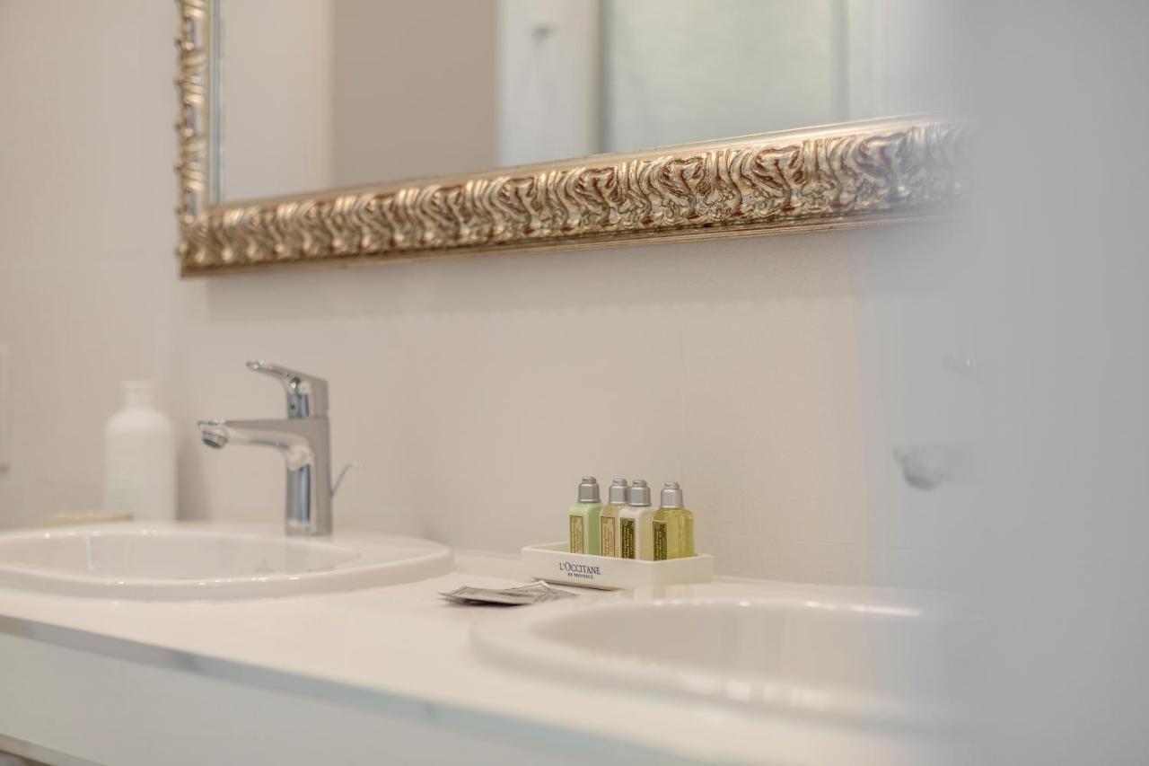 Superior King Room,922375189:JPEG