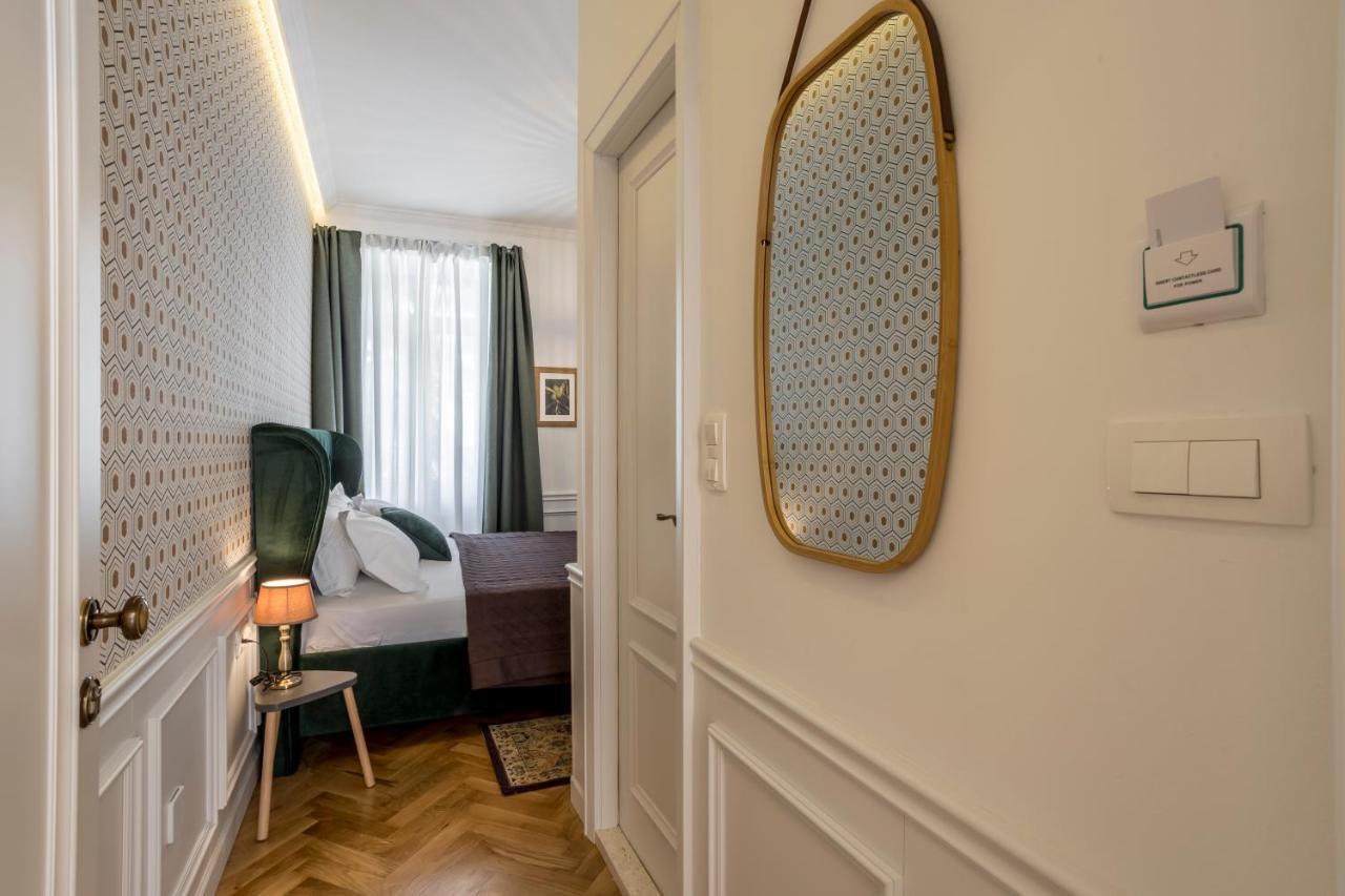 Deluxe Double Room with Balcony,1119126801:JPEG