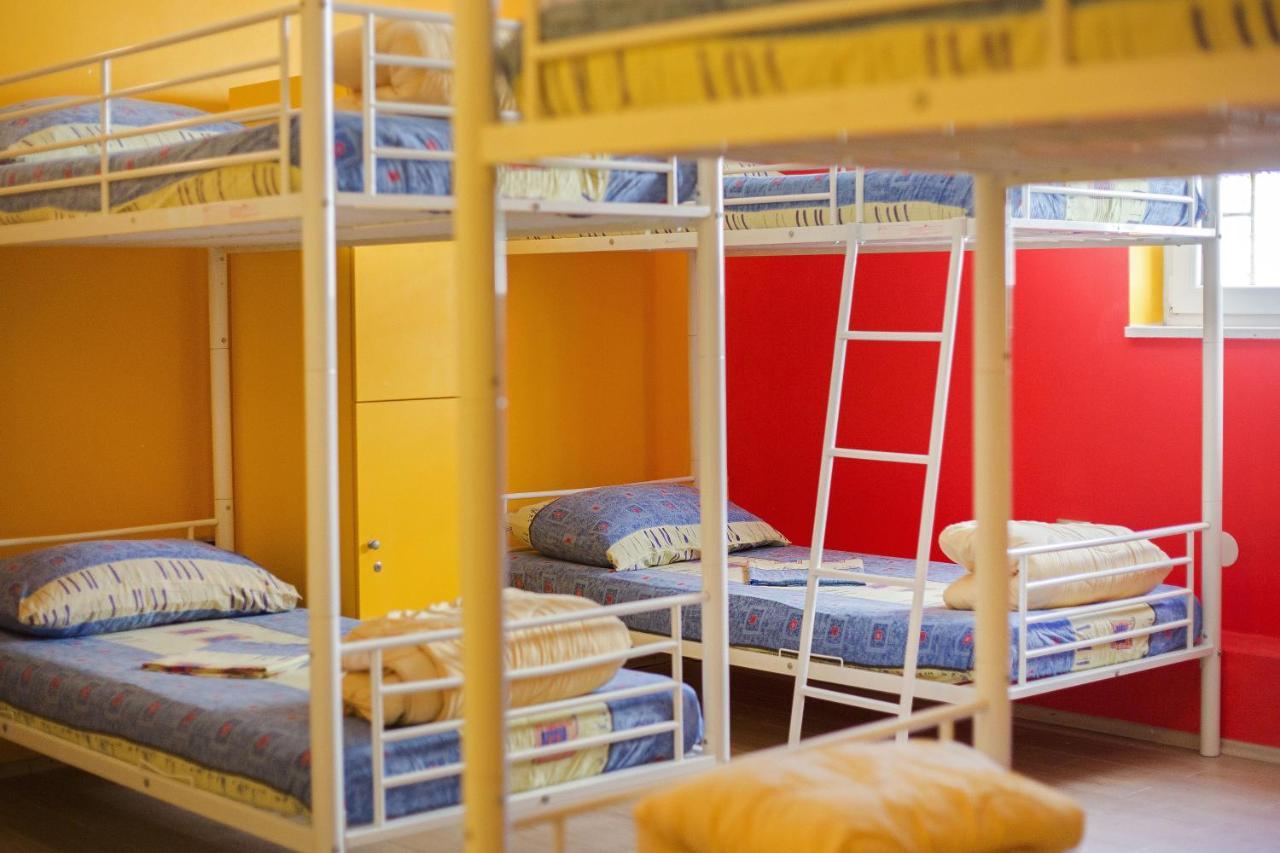 Bed in een Gemengde Slaapzaal met 10 Bedden
