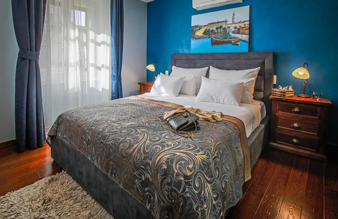 Theatre Luxury Rooms-1
