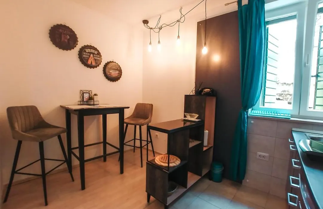 Julije Rooms-1