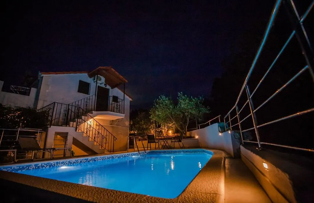 Charming Villa With Sea View And Swimming Pool-1