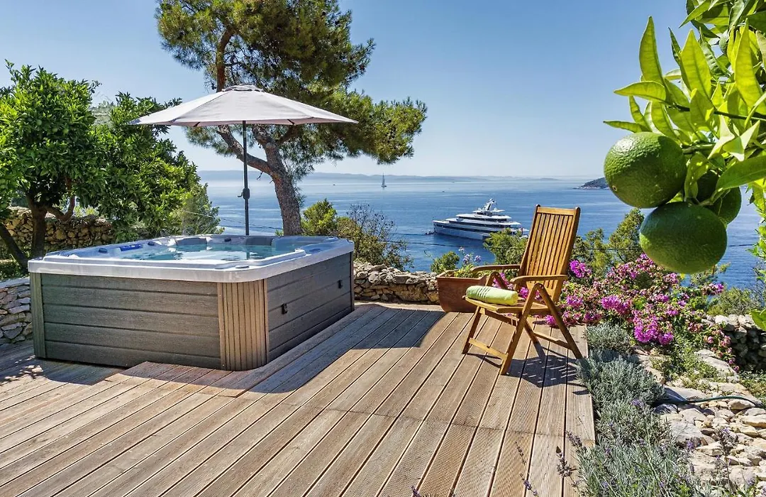 Villa Karina - Unique Location With Jacuzzi-1