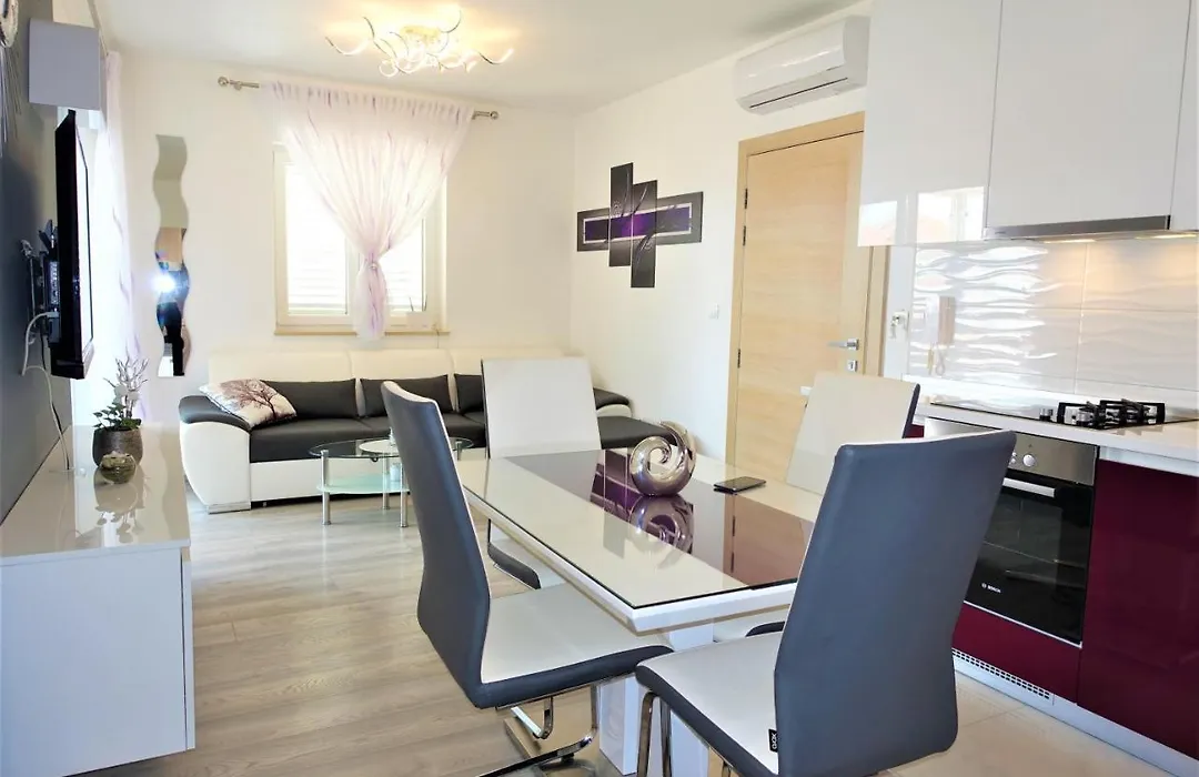 New&modern apartment Karavona Bol-1