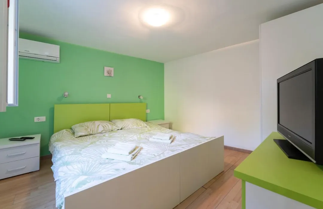 Apartment Fly-1
