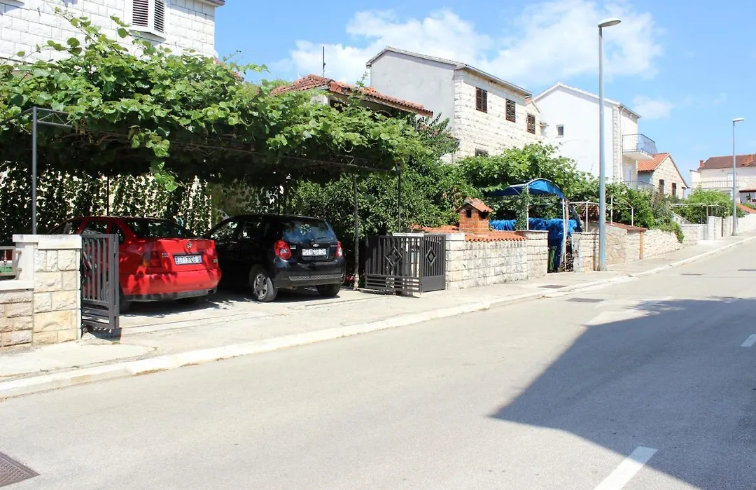 Apartments Mladineo-1