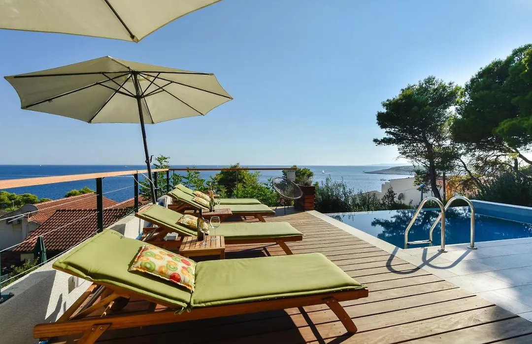 4 Stars Apartment With Private Pool, 100M Away From The Beach And Close To The Town Center-1