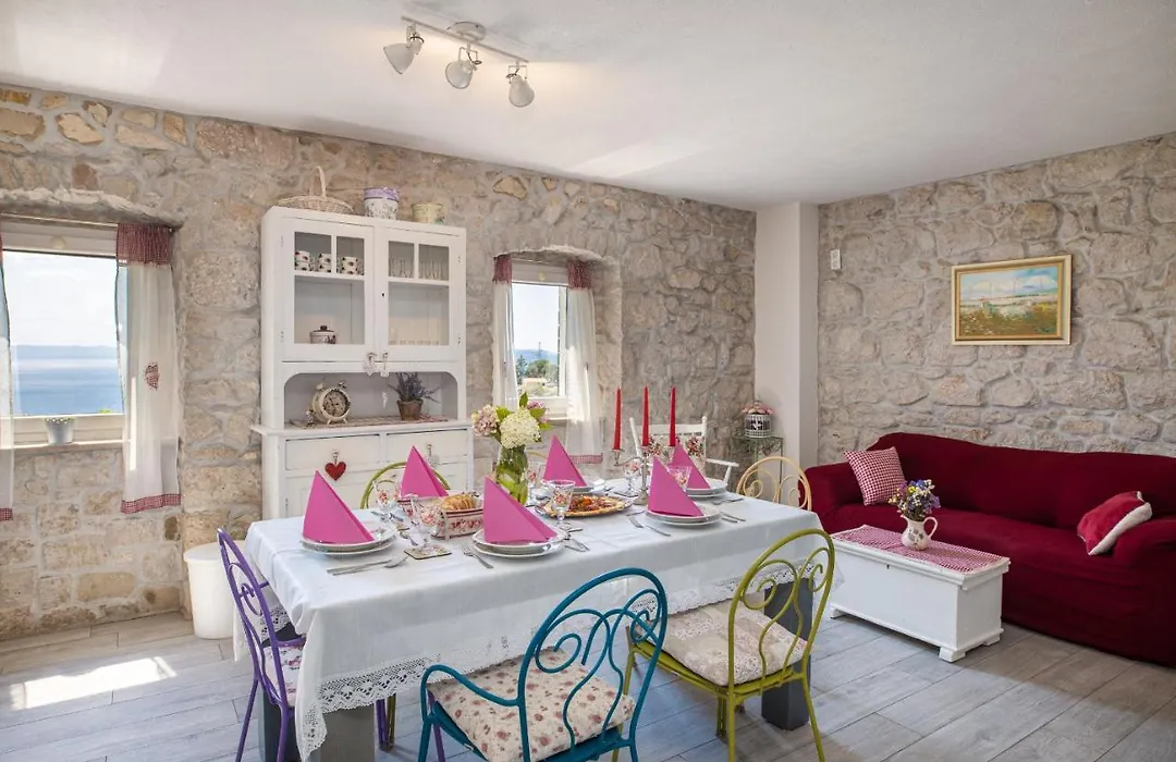 Holiday Home Peaceful Oasis With Whirlpool-1