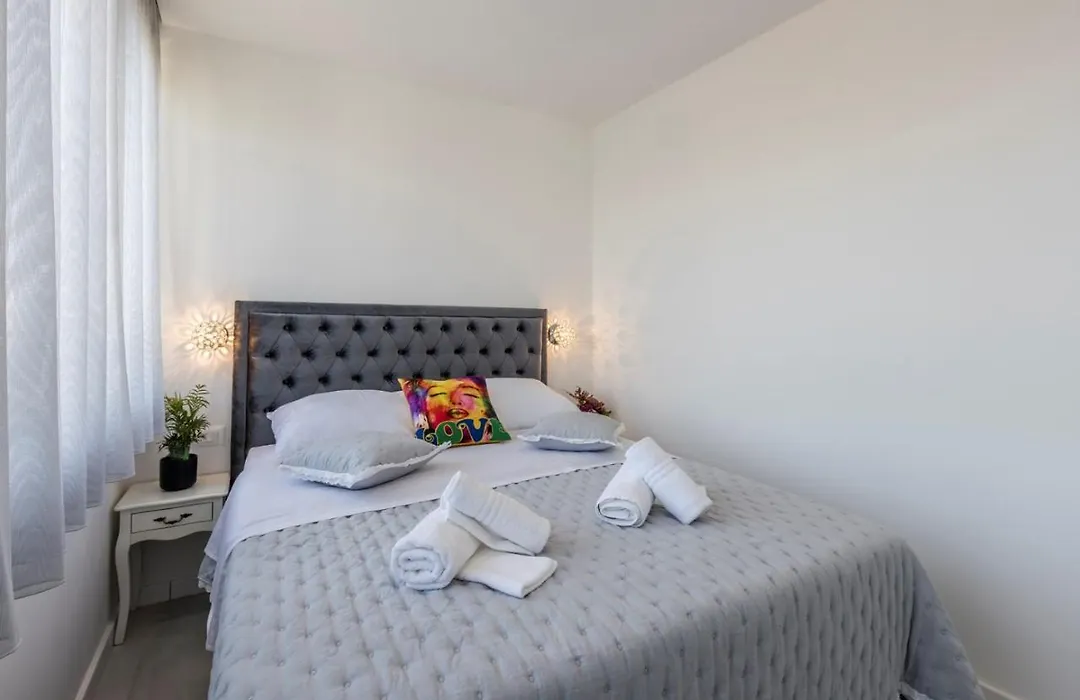 Carmen - Luxury 2-Bedroom Apartment - Downtown-1