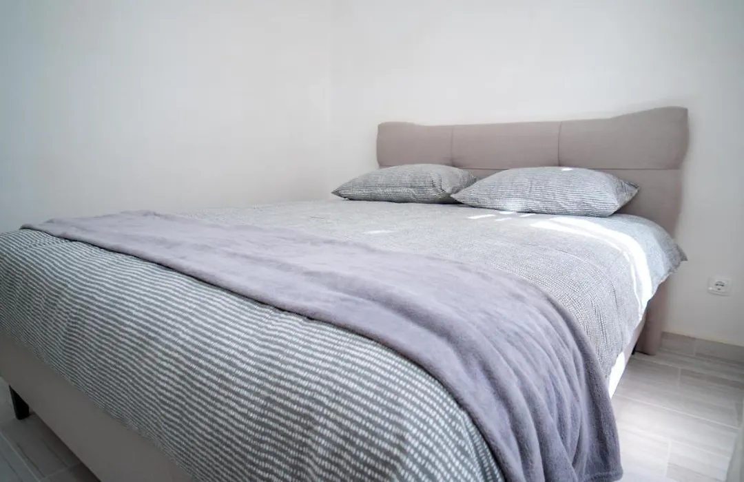 Max Suite-1