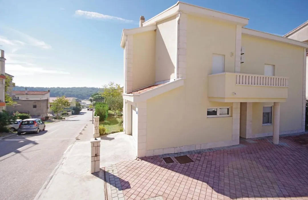 Holiday Apartment Makarska 08-1
