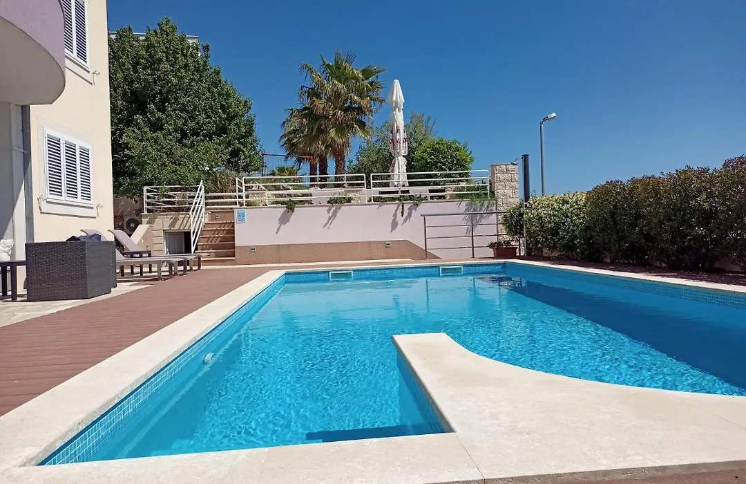 Sky - Beautiful Rooftop Apartment With Shared Pool-1