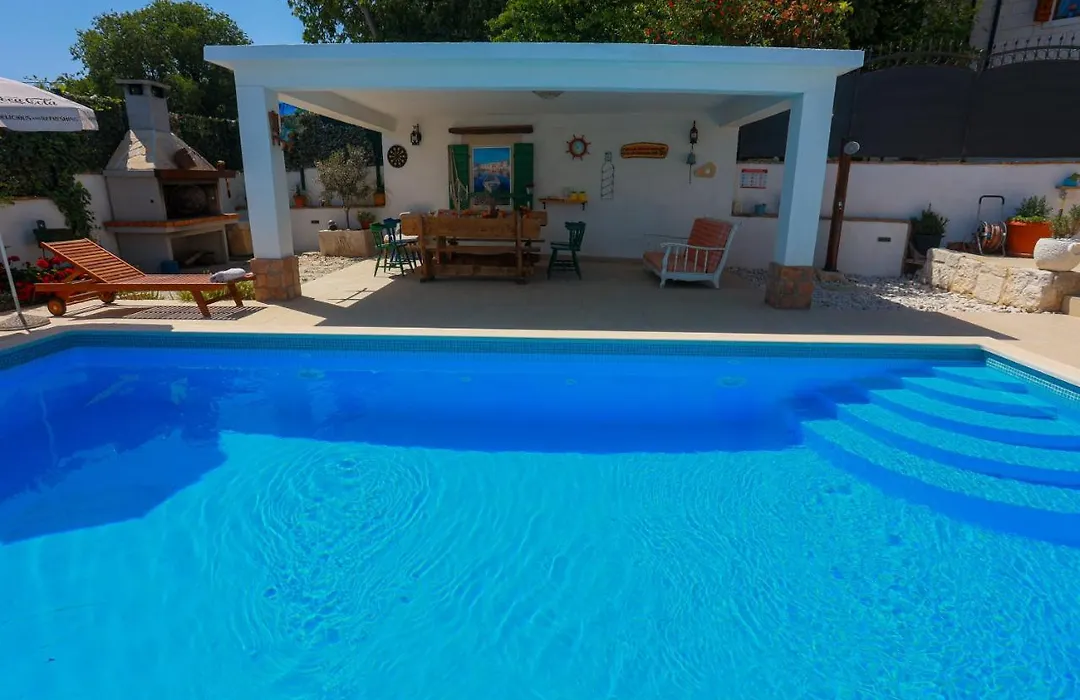 Villa Marela With Heated Swimming Pool-1