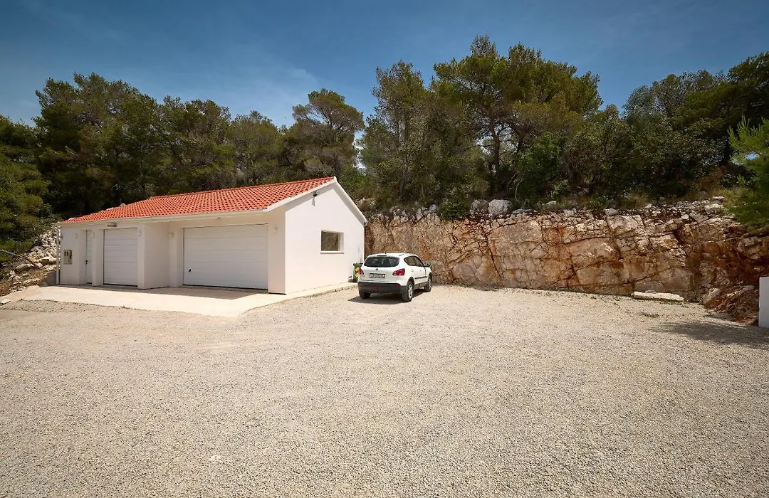 Tilla'S House-1