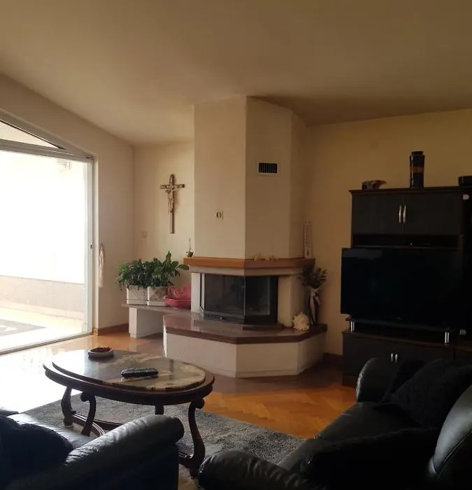 Jules Apartment-1