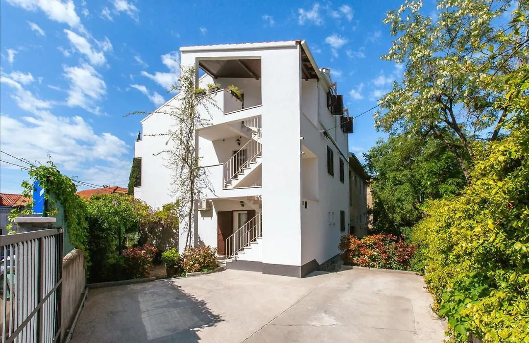 Apartment Nives In The City Center - Free Parking-1
