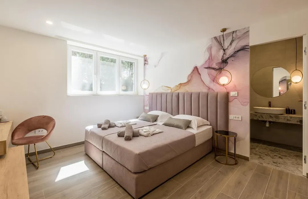 Diamond Luxury Rooms-1