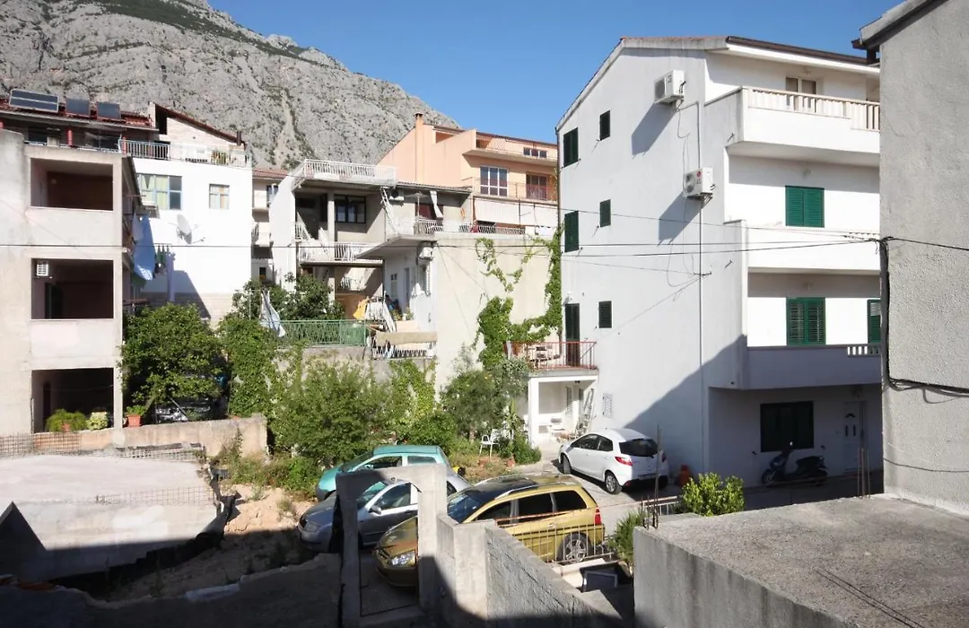 Apartments And Rooms With Parking Space Makarska - 6834-1