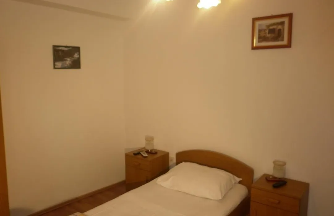 Apartments And Rooms With Wifi Split - 14428-1