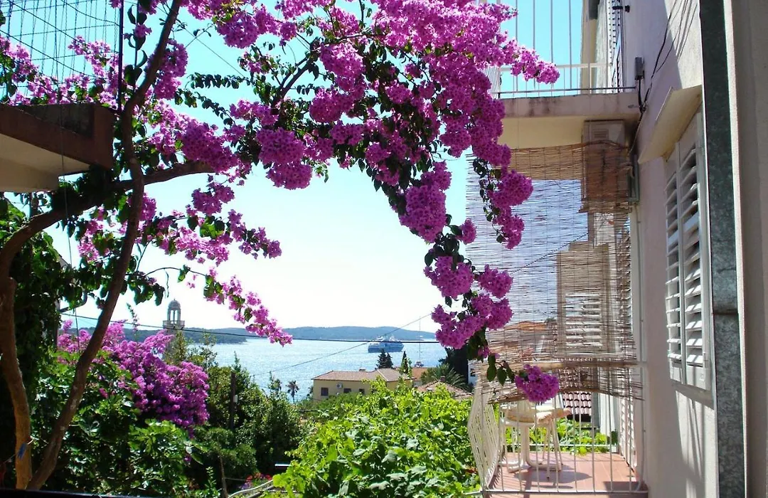 Apartments And Rooms With Parking Space Hvar - 4613-1
