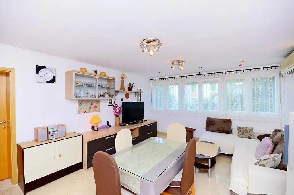 Apartment Diamar-1