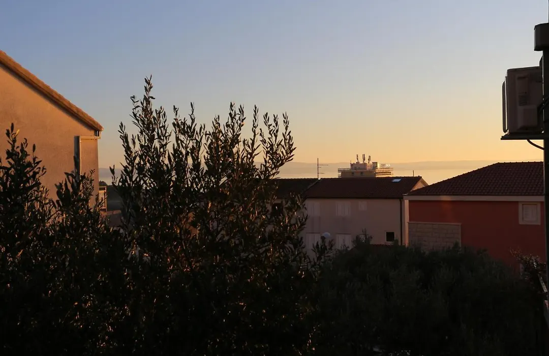 Apartments And Rooms With Parking Space Makarska - 18028-1