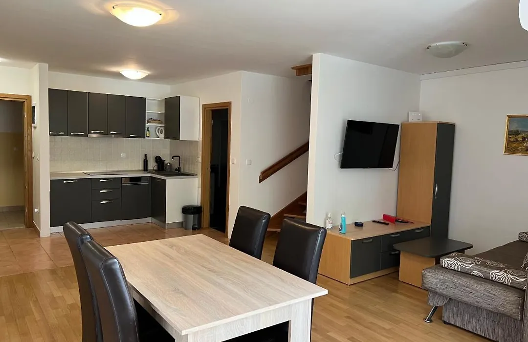 Apartmani Funda Bol-1